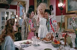 Vợ và chồng đến thăm bạn bè để nói chuyện và uống. Chồng tôi đã uống quá nhiều và đi ngủ. Vợ và cô bạn bè đang ngồi và uống rượu. Họ càng uống nhiều, họ đã nói chuyện về những vấn phim sexmoi nhat ban đề tình dục. Dần dần, chồng của bạn bè chạm vào vợ mình, và sau đó họ bắt đầu mút của một người bạn dương vật và những thứ hai trên video. Vấn đề là, người chồng không thể nhìn thấy anh khi anh tỉnh táo.