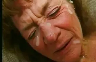 Người vợ trẻ trở về nhà với một đồ chơi. Lúc đầu ông đã không chắc chắn gì ông muốn, và sau đó anh cung cấp để chơi một chút. Các chàng trai đã không chăm sóc.ông đang nằm trên giường để nghỉ ngơi. phim sez nhât Bắt đầu thấp hơn và sau đó có một bản đồ sâu thâm nhập vào mông của anh xuất tinh.