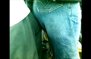 Các cô gái đều giữ chặt tay nhau với Cody. Họ trao đổi nụ hôn trước khi họ cúi xuống và giữ cho tay xec hay nhat ban của họ trên hông của họ. Sau khi ông đã học được rằng ông đã đã được dạy bảo các cô gái rút lui và tập trung vào nhau, thậm chí nhiều hơn kích động.