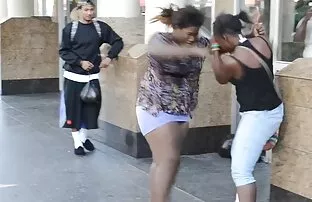 Ông đã quên thời gian qua cô ấy bị kẹt tay trong miệng mình. phim sex full hd nhật bản Gà đang liên tục biến mất đâu đó, thì công việc, sau đó, trên một chuyến đi kinh doanh, sau đó, vào một thân thiện đi, hoàn toàn quên đi cuộc sống gia đình. Gã đó đã bắt đầu suy nghĩ về việc ly hôn, trong khi vợ mình đi trên một chuyến đi công tác. Sau khi dê trôi qua, những đứa trẻ ở nhà một mình, nhưng đột nhiên một người nào đó nhẫn chuông. Trên cửa, vợ người bạn tốt nhất của chủ nhân của ngôi Nhà, mời cô một cốc trà. Từ từ, và anh ta không có thời gian để bắt kịp khi một cô gái trung. Bạn brown thổi công việc chỉ là tuyệt vời, và nó trông như đôi tình nhân là sẽ có một rất đam mê ban đêm.