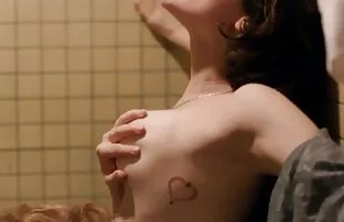 Trong một chiếc giường ấm áp, Chelsea hậu môn ả rập nhớ ngày hôm qua ước mơ của mình vào Tình đúc đã thành sự thật. Cô ấy hạnh phúc về nó, nhưng cơ thể vẫn còn đau, mà làm cho cô ấy một chút không thoải mái. Nhưng vào buổi sáng, chúng tôi có một ngạc nhiên bất ngờ cho cặp vợ chồng và ba người bạn của mình. Đầu tiên của tất phim sex nhat ro net cả các người Pháp cá nhân đốt lò sưởi với một cô gái tóc vàng rooster để thư giãn, và sau đó sang một bên với máy quay trong tay, bạn bắn cách Chelsea trong mỗi lỗ, làm đầy ra tay chân của cô. Sợi nhân làm cho các cô gái nhớ cảm giác rằng cuộc phỏng vấn này vẫn xảy ra.