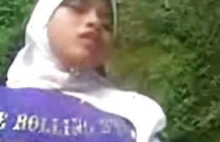 Có hai người đốt jav nhật không che cổ gần hồ.