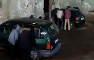 Một cặp vợ phim sex nhat ban moi chồng trẻ của những kẻ cực đoan tổ chức các hoạt động tình dục trong phòng tắm trong một quán cà phê, chụp những gì xảy ra trên máy ảnh. Các cô gái ngồi trong phòng tắm, sau đó bắt đầu vuốt ve mình, tỉnh dậy, con trai, và sau đó, chuẩn bị pisechku cho sự xâm lăng của các hồng dương vật đó lần đầu tiên cô liếm để tỏa sáng với cô ấy vui vẻ lưỡi.