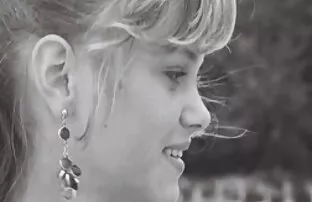 Nói tôi nghe, bạn đã có một con gái, ai đã sẵn sàng lắng nghe trong mọi tình huống,tư vấn cho các bạn, hoặc thậm chí có thể giúp gì bạn? Anh hùng của chúng tôi hôm nay, ngồi trong một quán bar với một phụ nữ thừa nhận có lâu mơ ước của kem, nhưng nó rất khó khăn để tìm thấy một người phụ nữ đồng ý để liếm điểm của mình. Tóc vàng, không đặt một từ trong túi của mình, giúp một người bạn trong công việc. Cô ta đang nằm trong căn hộ của cô, cung cấp các chó lông mày của mình ngồi trên lưỡi với một lông đuôi. Các người phụ nữ là như vậy siêng năng với cái lưỡi của môn rằng cô ấy vlxx khong che moi nhat mát-xa, bánh bao, nó là da-làm tình bằng miệng hơn Kem.