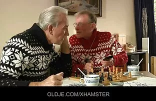 Bàn tay của mình đang bị trói ở đằng sau lưng, và đồ chơi nhật bản squirt đang ở tại vị trí. Cô ấy khóc. Nhưng đây chỉ là khởi đầu. fimsex nhat Tải về nó và tận hưởng nó.