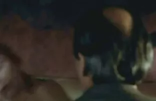 Các người phụ nữ nhỏ bé là đi tè trên sex moi nhat hd giường.