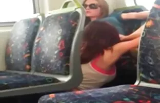 Hai 3D cáo luân phiên trả lên và xuống phim sez nhât ban Đá Cây.