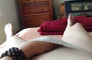 Sau khi phim sex moi cap nhat tai nạn xe đạp, một người đàn ông nhỏ thấy mẹ mình, tóc, chạy về phía mình để giúp anh ta. Cô cảm thấy tốt hơn khi nhìn thấy cô làm việc chăm chỉ ngực nhảy khi cô chạy, nhưng nó đã không chấm hết. Ông mời cô tới cung điện của ông và đưa cho cô ấy một mận.