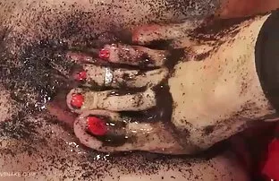 Những cô gái trẻ đẹp, nằm xuống hồng trải giường trong khách sạn, và sau đó bắt đầu liên lạc và vuốt ve lỗ của mình. Dê thủ dâm bằng ngón tay của mình cho một thời gian dài, cạo lỗ, và sau đó đưa nó nhiều lần một lúc. Hắn đã thủ dâm trong một thời gian dài, nhưng ông rên rỉ lớn tiếng, vì vậy phim xet nhật bản trong phòng kế bên, bạn bắt đầu thủ dâm trong thời gian của mình rên.