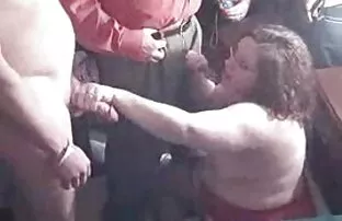 Một con điếm trẻ được gắn với một cái giường, shit một phim xet nhat ban khong che vài bệnh nhân.