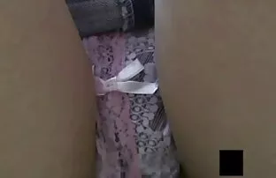 Cô phim sex nhật bản tuyển chọn và người đàn ông trẻ, đang đến trên một bãi biển, nhưng cô không thể có bất kỳ niềm vui vì ông ta là liên tục ngồi trong phòng khách của việc thuê nhà, đọc sách. Cô ấy thực sự không thích cách cô ấy yêu hoạt động, nhưng bằng cách nào đó để đánh thức anh ta dậy, cô ấy đi với anh sau bãi biển ở một màu xanh bộ đồ tắm. Cơ thể của cô gái kích thích đọc yêu, trong một vài phút, cô bắt đầu thổi kèn, và sau đó cô ấy hoàn toàn chị con người của bao cao su. Tự phát quan hệ tình dục trên ghế gây ra những đứa trẻ để ném sách sang một bên, tận hưởng công ty của các cô gái.