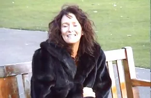 Các cô Gái xinh Đẹp là quỳ, với cổ họng của mình mở cửa, chờ đợi để cảm thấy hấp tiểu từ bạn trai của phim sex hd khong che hay nhat cô là Rooster, đập khuôn mặt của mình và lưỡi với các bé Vàng kiểm tra.