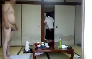 Trong này VR khiêu dâm parody, bạn là nữ thần đáng yêu A-đa Jasmine, và bạn đang Aladdin. Ông muốn Aladdin được phim tình dục nhật một con gà trống, nhưng mông của anh là shit. Đặt trên kính của bạn, và sau đó chí trong thực tế ảo.