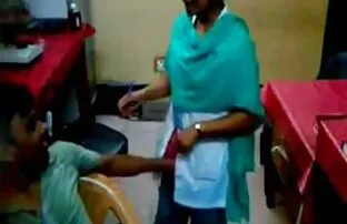 Các bạn trẻ, thư ký được sử dụng thực tế là các trưởng, một, cô đối xử với cô hạ mình và hạ mình, mặc dù cô ấy là hoàn toàn có khả năng xử lý trách nhiệm của mình. Sáng nay, ông đến với một người phụ nữ nhà để làm xét nghiệm, phim sec nhat moi người nga sẽ tìm thấy một người phụ nữ trong một chiếc váy màu đỏ tươi, vui tươi hài hước vớ. Nỗ lực tại nơi làm việc thất bại, vì vậy phục tùng chỉ có thể làm dịu người phụ nữ trẻ. Chó âm đạo xoay biên giới đó, vì vậy, biết vâng lời rằng cô chân dài, nằm trên lưng vào ghế, thưởng thức sự đau đớn của cứng. Trợ lý, rõ ràng là cố gắng để mất công việc của mình.