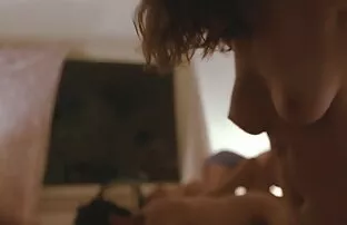 Mandy là ở tại một khách sạn. Ông yêu cầu một báo động, nhưng khi báo động đến, ông ấy sẽ không đánh thức ông ấy. Sau một thời gian, ông ta gọi dịch vụ khách hàng và đặt James vào trong không khí, giận dữ cáo buộc ông ta không đánh thức anh dậy. Hắn nói hắn không quan tâm những gì ông đã mua, điều quan trọng nhất là anh thức dậy trong thời phim sec nhat hay nhat gian cho một cuộc họp. Sáng hôm sau, James tuân theo Mandy là yêu cầu, đó khiến cô ấy khó khăn nhất thức tỉnh: một người đen. Gọi anh ta là một thực tế.